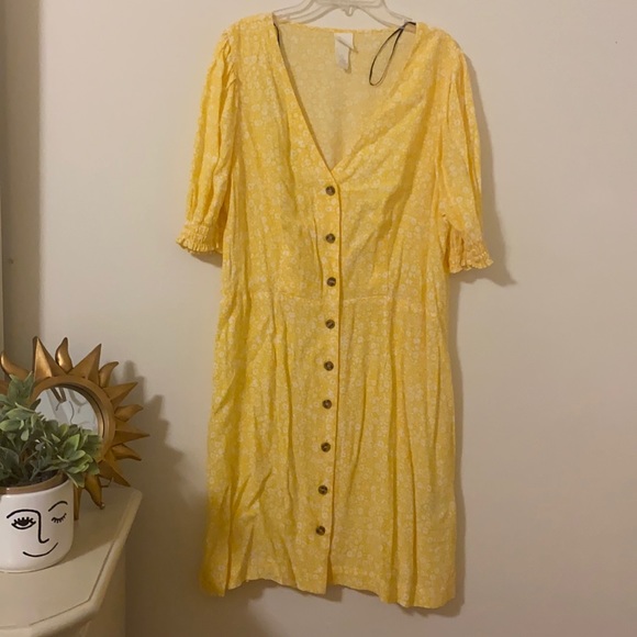 Yellow Short Sleeve Dress - Picture 1 of 2